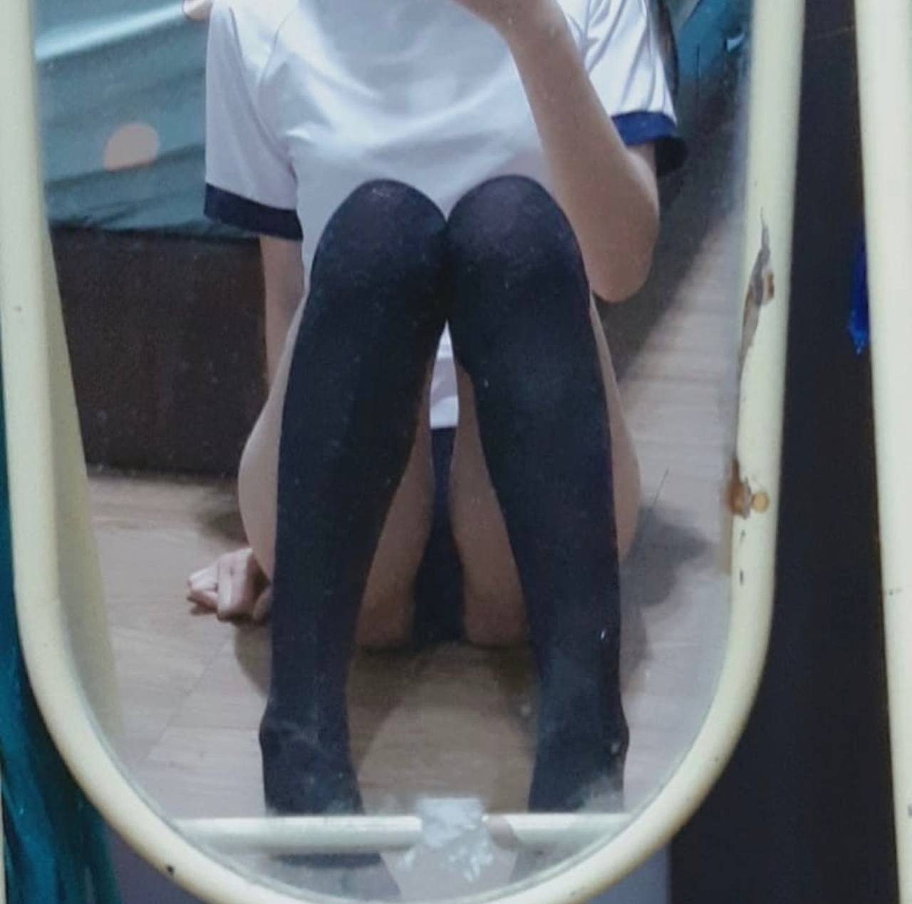 Hiếp dâm gái xinh bím hồng say xỉn